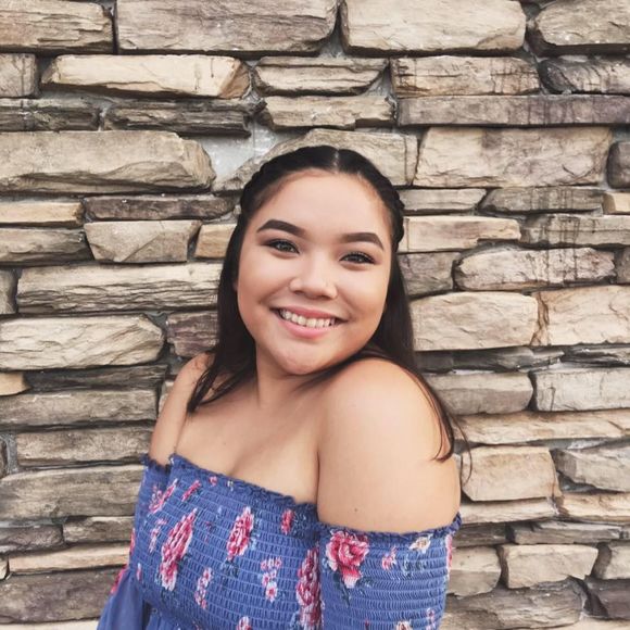 Meet your Posher, Alyssa - Picture 1 of 1